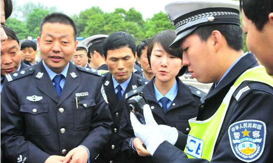 山西高速交警四支隊(duì)提高思想覺悟，使用執(zhí)法記錄儀強(qiáng)化管理！